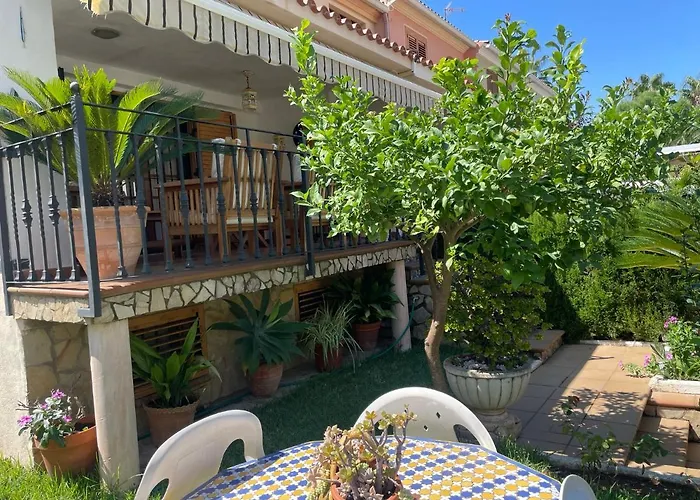 Adosado Con Piscina Y Tenis