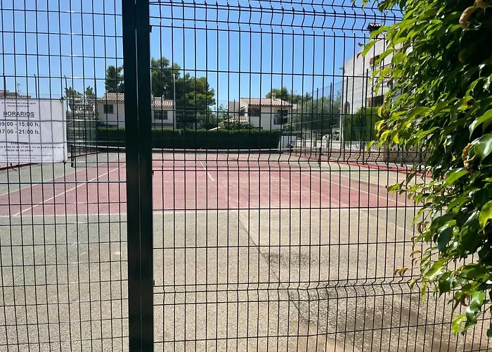 Adosado Con Piscina Y Tenis